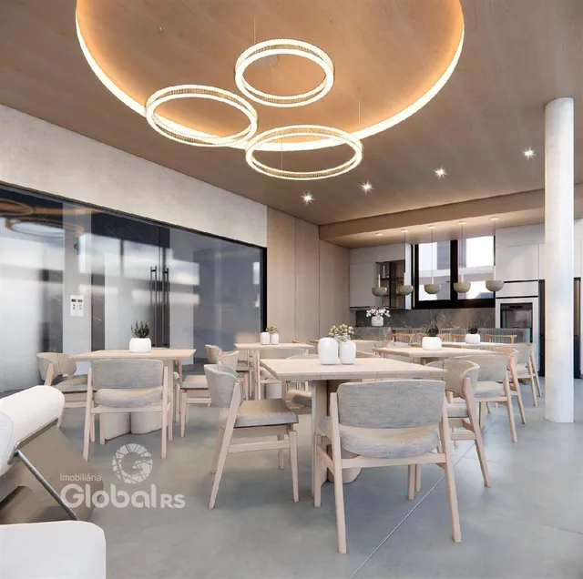 Ambiente de jantar moderno com mesas de madeira e iluminação circular.