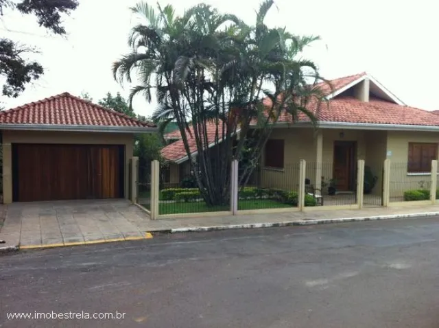 Casa com 4 dormitórios