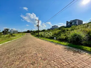 Vista da rua pavimentada em Lajeado, Brasil.