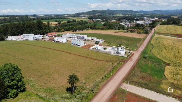 Paisagem de campos e estradas no interior de Lajeado.
