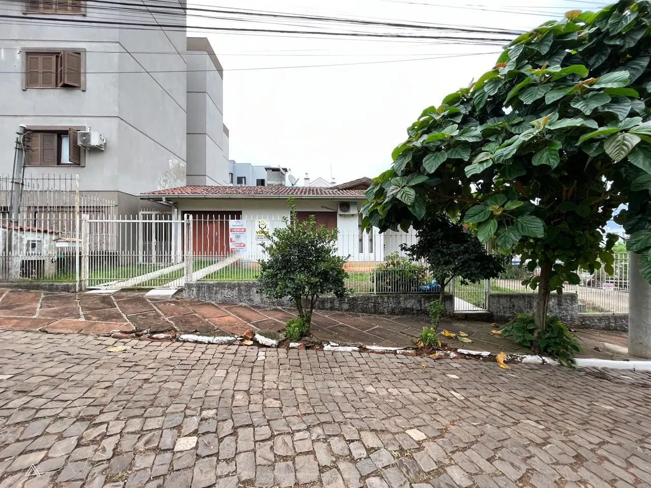Casa com 4 dormitórios, foto 1
