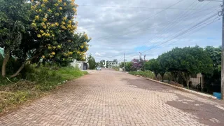 Vista da rua pavimentada de uma propriedade em Lajeado, Brasil.