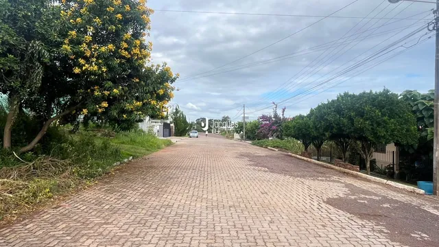 Vista da rua pavimentada de uma propriedade em Lajeado, Brasil.
