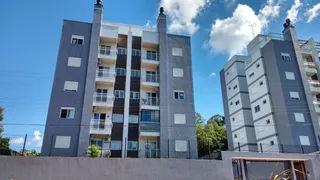 Fachada de um prédio residencial em Lajeado, Brasil, sob céu parcialmente nublado.