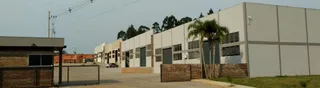 Fachada de um prédio comercial em Lajeado, Brasil.