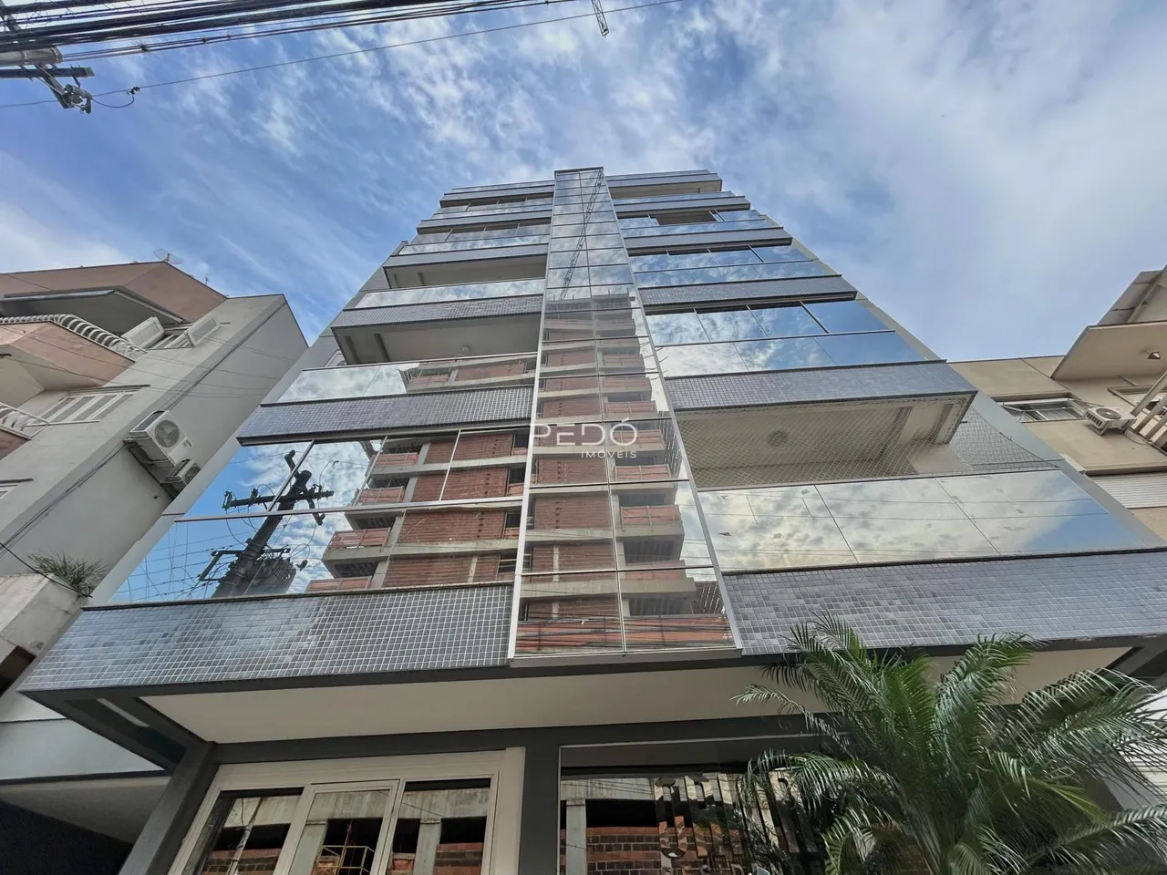 Vista aérea da fachada de um prédio residencial em Lajeado, Brasil.