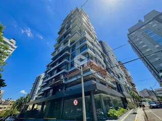 Fachada de um prédio residencial em construção em Lajeado, Brasil.