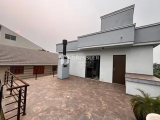 Fachada de uma residência com área externa em Lajeado, Brasil.