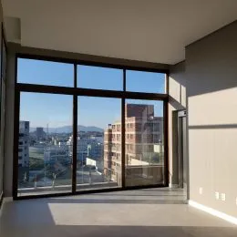 Vista da janela de um apartamento em Lajeado, mostrando a paisagem urbana.