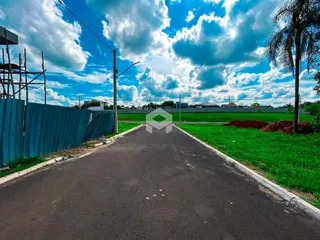 Vista da propriedade em Lajeado, Brasil, mostrando a entrada e o terreno.