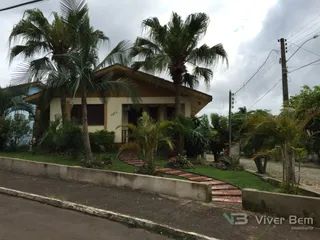 Casa com 4 dormitórios, foto 1