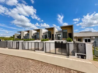 Casa geminada com 2 dormitórios, foto 1