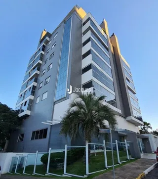 A fachada de um edifício residencial em Lajeado, Brasil.