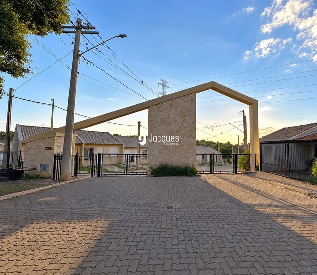 Casa geminada com 2 dormitórios