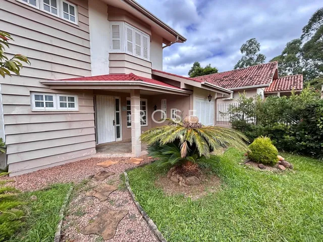 Fachada de uma residência em Lajeado, Brasil, com jardim frontal.