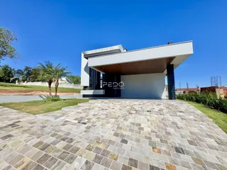 A fachada de uma casa moderna em Lajeado, Brasil.