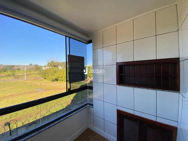 Vista externa de uma propriedade em Lajeado, Brasil através de uma janela.