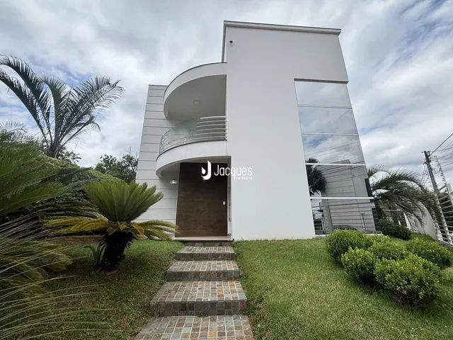Fachada moderna de uma residência em Lajeado, Brasil.