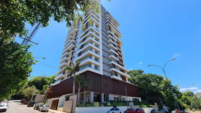 Fachada de um prédio residencial alto em Lajeado, Brasil.