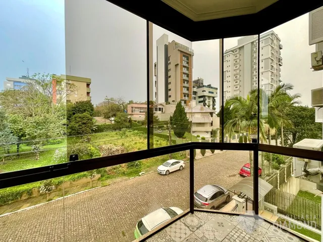 Vista externa de uma residência em Lajeado, Brasil, com paisagem verde e ruas.