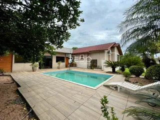 Vista externa de uma residência com piscina e área de lazer em Lajeado, Brasil.