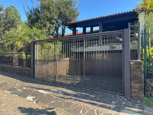 Casa com 4 dormitórios