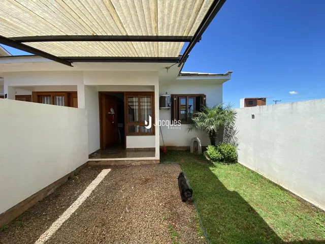 Vista externa da fachada de uma residência em Lajeado, Brasil.