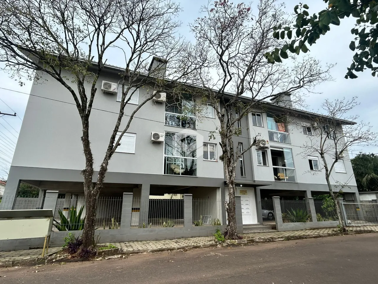 Fachada de um prédio residencial em Lajeado, Brasil.