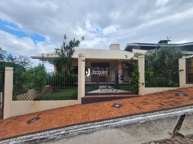 Casa com 5 dormitórios