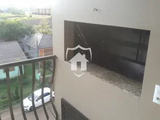 Vista da fachada de um imóvel em Lajeado, Brasil, com grade de parapeito.