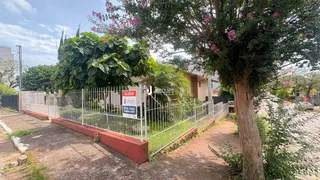 Vista da cerca e jardim de uma propriedade em Lajeado, Brasil.