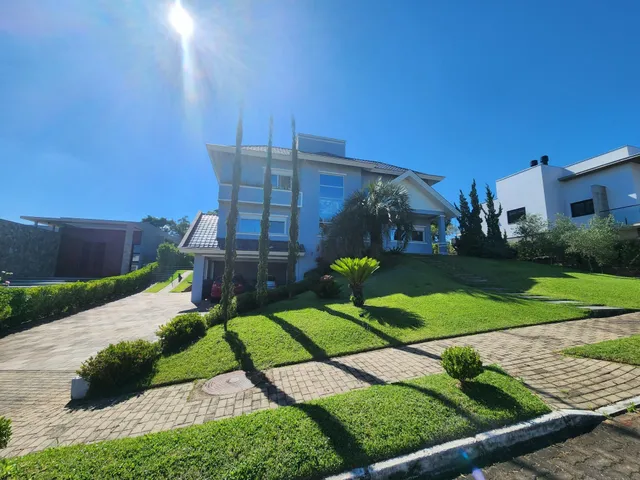 Casa com 4 dormitórios