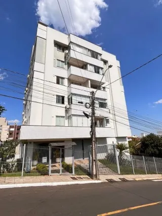 Fachada de um prédio residencial de vários andares em Lajeado, Brasil.