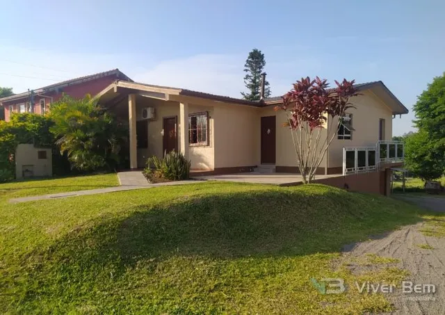 Casa com 4 dormitórios