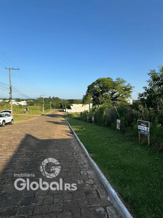 Vista externa de uma propriedade ao longo de uma estrada em Lajeado.