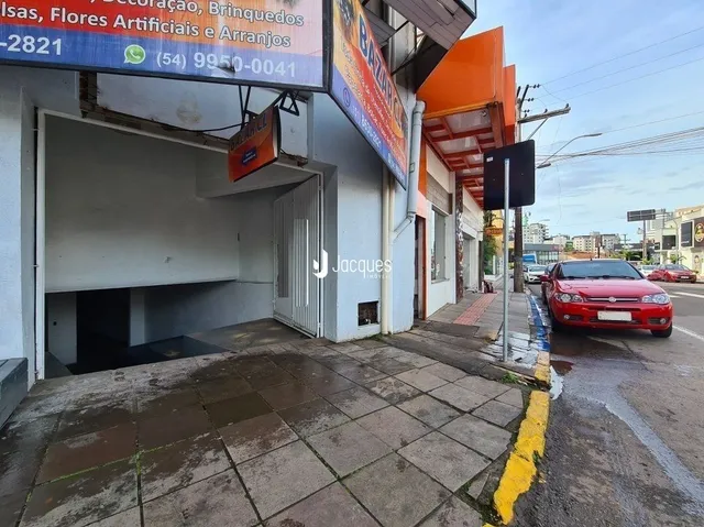 fachada da residência em Lajeado, Brasil, mostrando a entrada e a área externa.