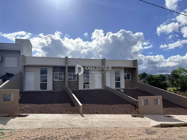 Casa geminada com 2 dormitórios
