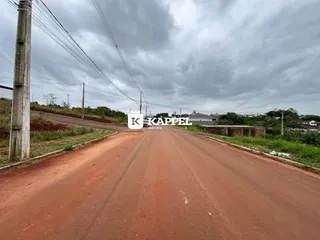 Vista da estrada de terra que leva a uma residência em Lajeado, Brasil.