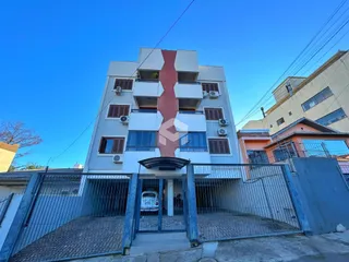 Fachada de um prédio residencial em Lajeado, Brasil com grade de segurança na frente.
