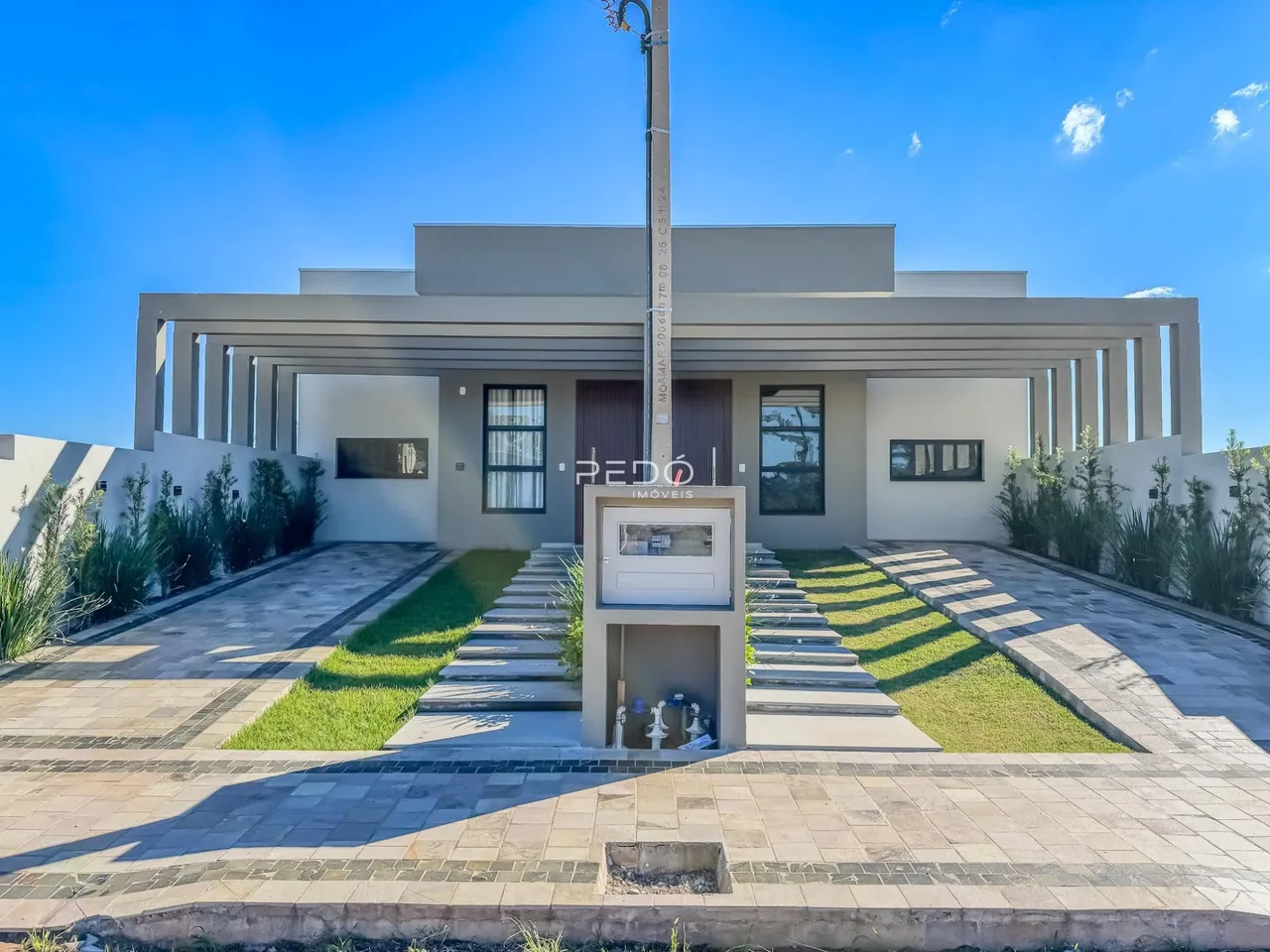 Fachada moderna de uma residência em Lajeado, Brasil.