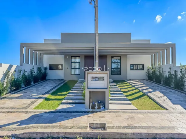 Fachada moderna de uma residência em Lajeado, Brasil.