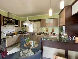 Foto da cozinha e sala de jantar de um imóvel em Lajeado.