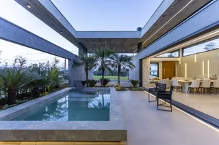 Casa com 4 dormitórios, foto 1