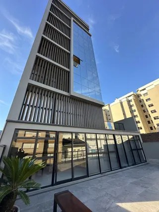 Fachada moderna de um edifício residencial em Lajeado, Brasil.