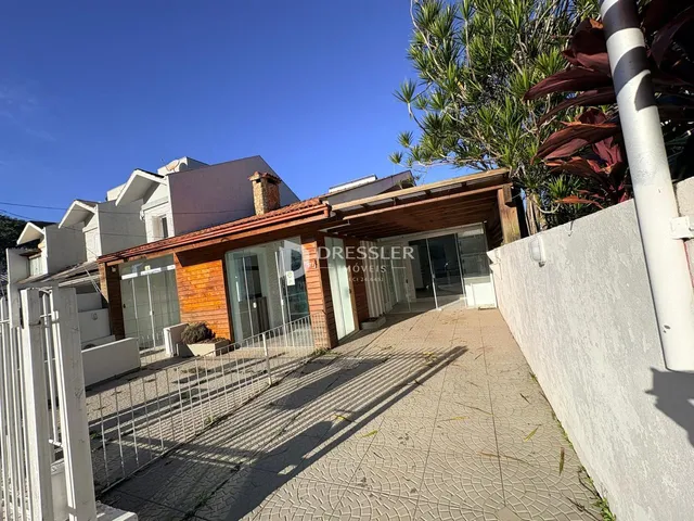 Vista da fachada de uma residência em Lajeado, Brasil.