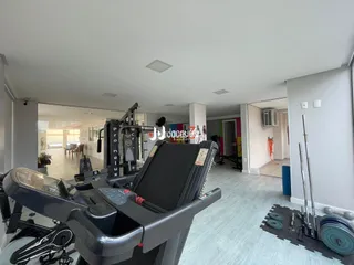 Foto de uma sala de estar interna.