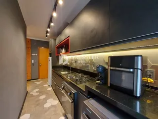 Vista da cozinha e corredor de uma propriedade em Lajeado.