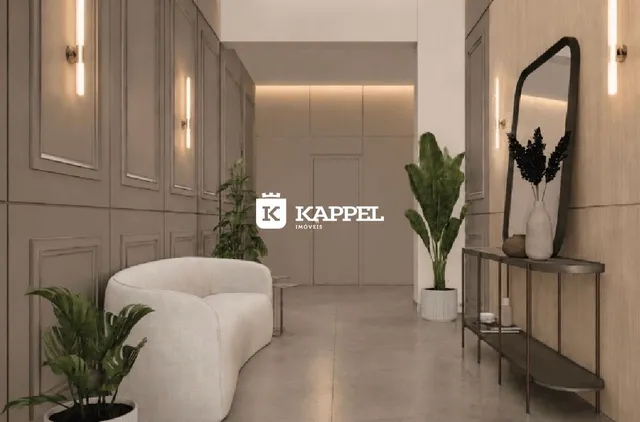 Uma sala de estar moderna com um sofá branco e decoração minimalista.