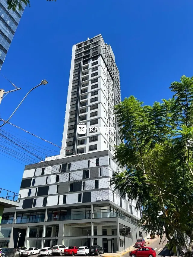 Fachada de um edifício alto moderno em Lajeado, Brasil.