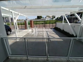 Vista da área externa com grade de metal de uma propriedade em Lajeado.